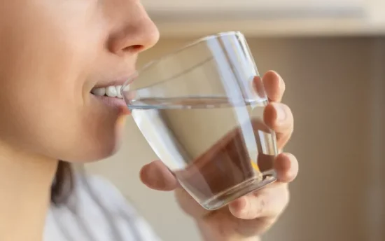 ヤニクラの治し方は？水を飲む
