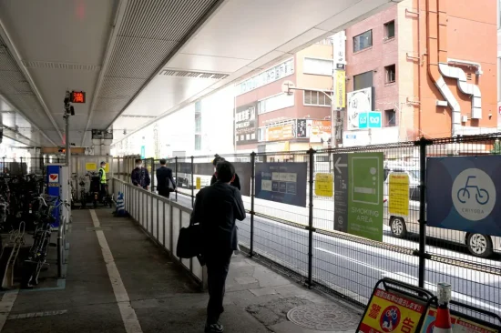 秋葉原 喫煙所：昭和通り高架下の喫煙所