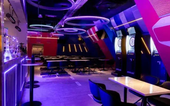 【2026最新】渋谷 シーシャバーおすすめ15選 | 高評価・おしゃれ・個室・デート向けお店! | VapePenZone Japan 1. C.STAND DARTS+ 渋谷宇田川町・センター街2号店