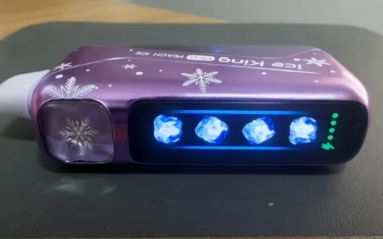 【Elfbarユーザー必見】Elfbar Ice King Pro 使い方|吸い方・メンテナンス・故障時の対処法を徹底解説 | VapePenZone Japan Elfbar Ice King Proは、0〜4段階までの「5段階アイスレベル調整」に対応しています。