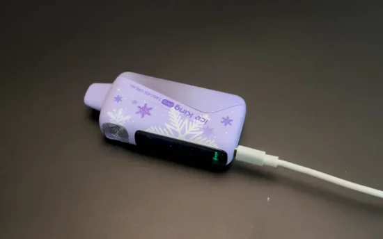 【Elfbarユーザー必見】Elfbar Ice King Pro 使い方|吸い方・メンテナンス・故障時の対処法を徹底解説 | VapePenZone Japan Elfbar Ice King Proの充電には、Type-C充電ケーブルを使用してください。携帯電話の充電ケーブルは使用しないでください。