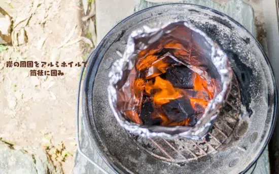 【2026最新】自宅シーシャ 作り方の完全ガイド | 4ステップで初心者から上級者まで徹底解説! | VapePenZone Japan 炭の周囲をアルミホイルで筒状に囲み