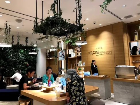 IQOS ストア 銀座 IQOS local store show