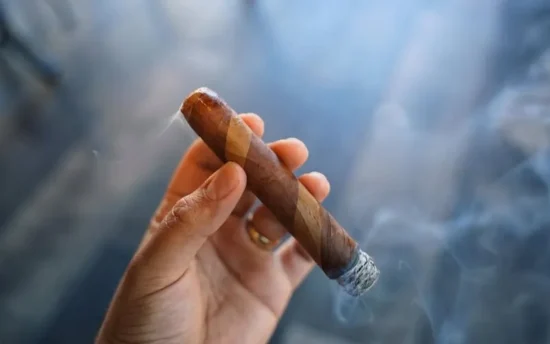 【初心者必見】葉巻はどこで買える?購入場所7選+失敗しない選び方 | VapePenZone Japan 【初心者必見】葉巻はどこで買える?購入場所7選+失敗しない選び方 | VapePenZone Japan