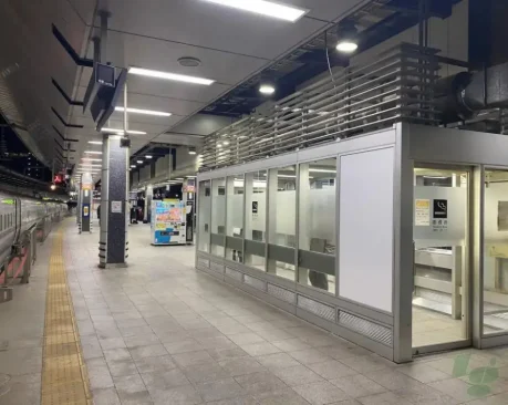 東京駅 新幹線ホーム 喫煙所：20・21番ホーム14号車付近